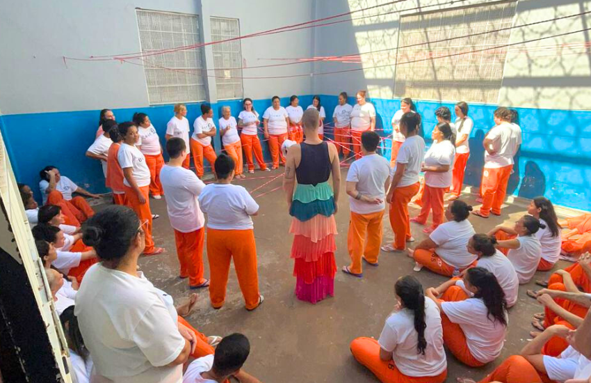 Unidade Prisional Feminina de Astorga recebe palestra de empoderamento feminino